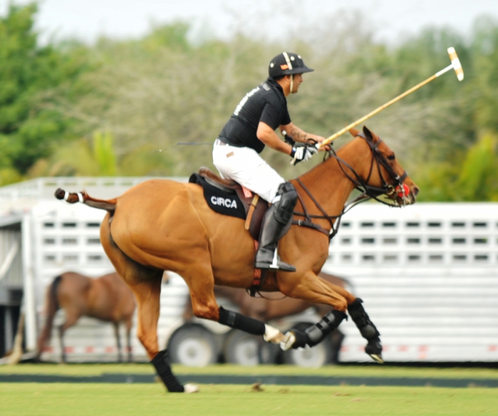 polo 1000x835.67662565905 circa-vs-vila-del-lago 5 polomagazine.jpg