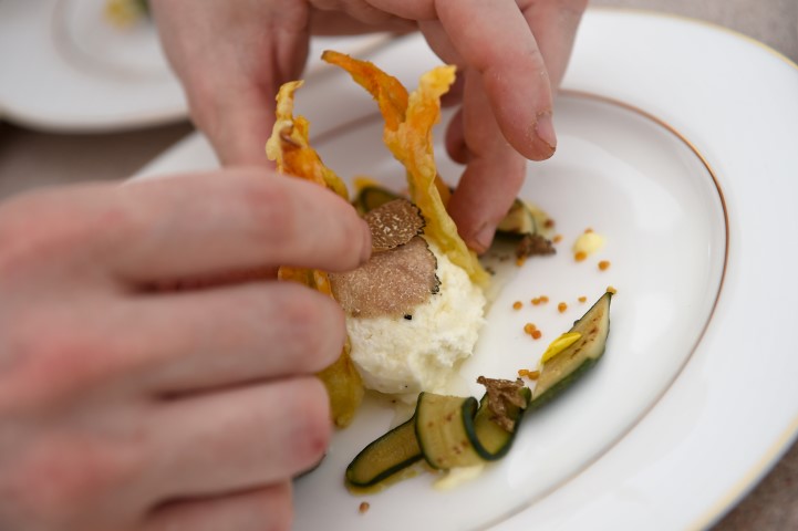 700065097 AJ 8945 26582007117F01B72BE9CA2C7B4F0EBD